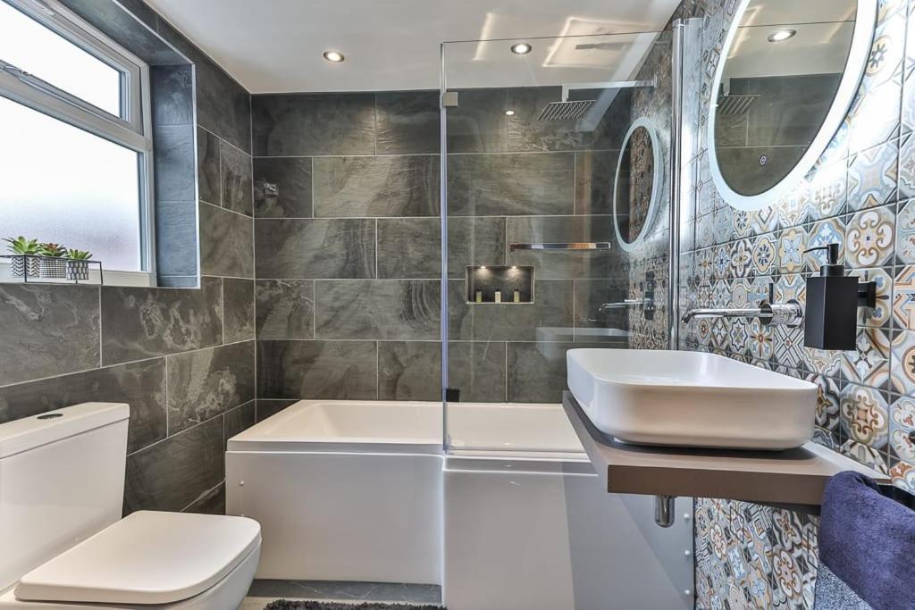 Luxury Spacious Pad With Games Room Sheffield Exterior photo